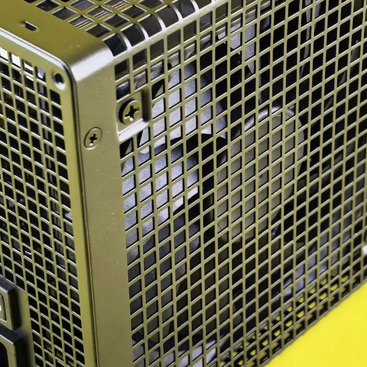 Fuente de poder 750 W 80 Plus Gold: detalle 1